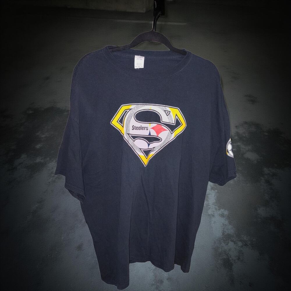 Pittsburgh Steelers NFL Tee Size V-Neck T-Shirt Superman Logo